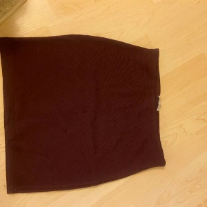 Kjol💜❤️ - Vinröd/ lila kjol, sitter jättebra🤩