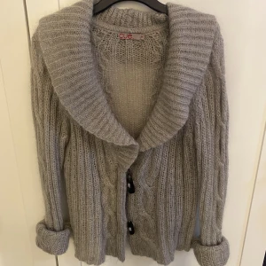 Kofta - Supersnygg kofta från ”CUE” i storlek M, 150kr