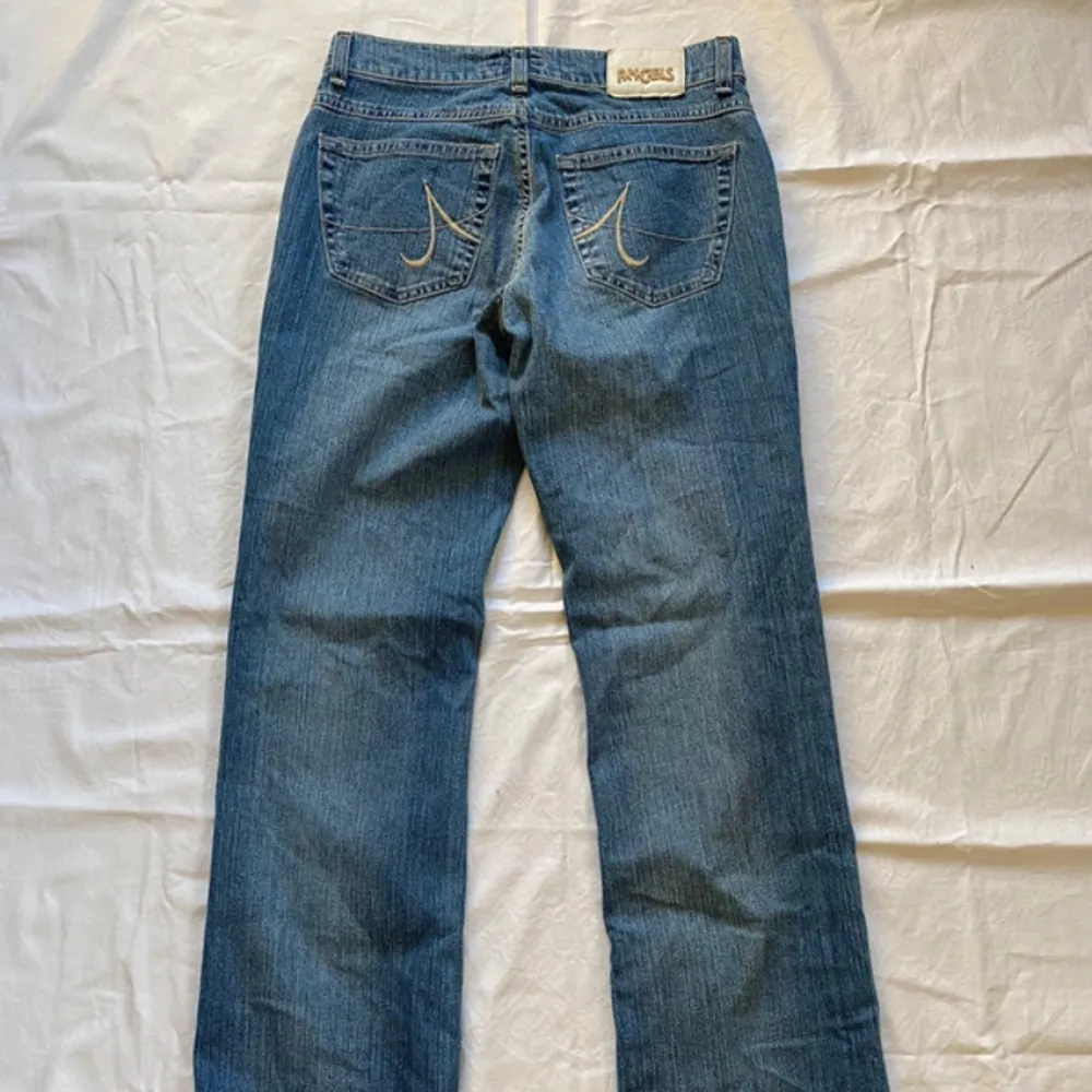 Snygga jeans från märket Angels i mycket bra skick.. Jeans & Byxor.