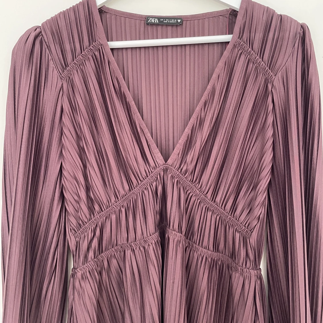 Vinröd kort klänning från zara - 90