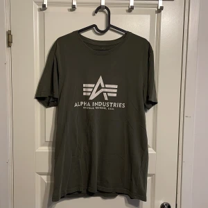 Alpha Industries t-shirt - Alpha Industries t-shirt | Storlek M | Skick 6/10 | Använd men finns liv kvar | Pris kan alltid diskuteras | 