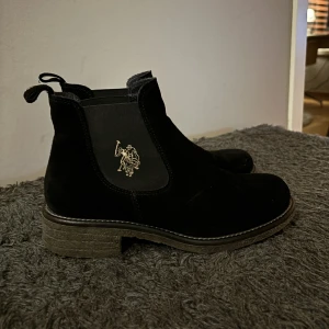 Ralph Lauren skor  - Jätte söta skor från Ralph lauren som är sparsamt använda. 