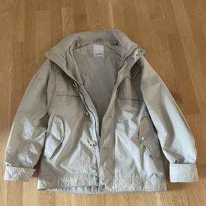 J.Lindeberg jacka - Skick 9/10 Storlek S Perfekt t hösten/vintern Säljer för 1499kr