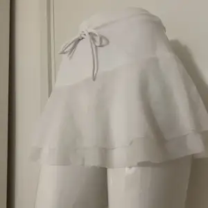 Söt vintage mini kjol 🤍 Ingen storlek etikett men passar bra på S!