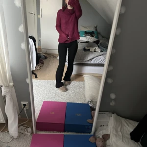 Stickad polotröja  - Så mysig tröja i finaste färgen!  Köpt secondhand 