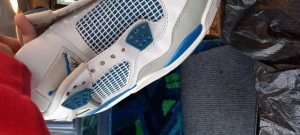 Jordan 4 - Storlek 42 bra skick snören kommer med också