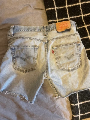 snygga levis shorts  - super söta, sitter en bit under naveln❤️❤️