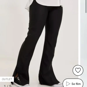 Kostym byxor  - Säljer helt nya kostymbyxor från Nelly med prislapp kvar då dom var försmå på mig❤️