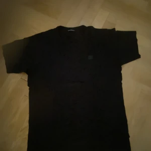 Acne T-shirt  - Säljer min acne t-shirt som jag använt 1-2 gånger, som ny🙌🏼