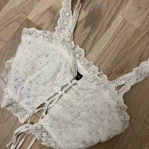 Vit topp  - Helt oanvänd. 