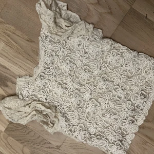 Virkad topp  - Virkad topp ifrån Zara. 