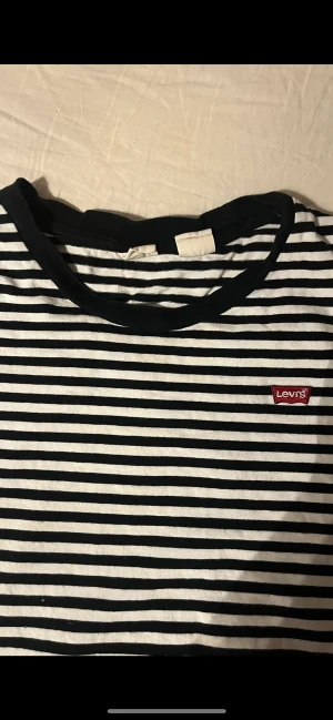 Levis t shirt  - Nästan aldrig använd Levis t shirt bra skick 