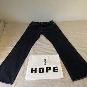 Hope rush jeans, storlek:32, nypris:1800kr, fit är lite relaxed/bootcut 