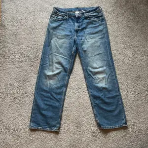 Loose jeans från h&m. I storlek xs / 28.  Jätte bra skick👍👁️