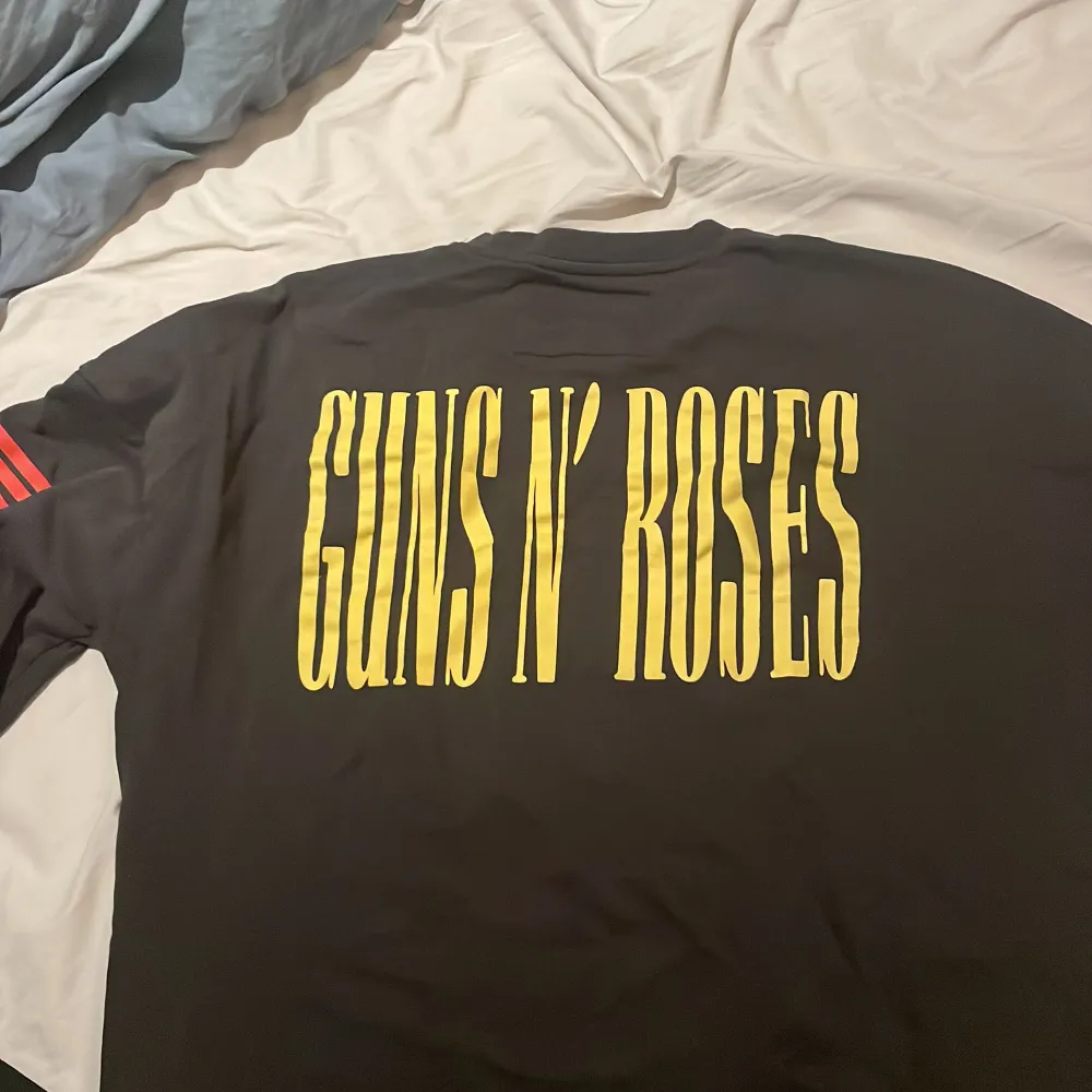Guns N' Roses crewneck/sweater köpt från marks n brands. . Hoodies.