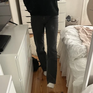 Abrand jeans - Säljer dessa Abrand jeans då de inte kommer till använding som jag hoppades 🩷 köpta på Design Only för 1200kr. Endast använda en gång därav i nyskick! modell - 94 high straight