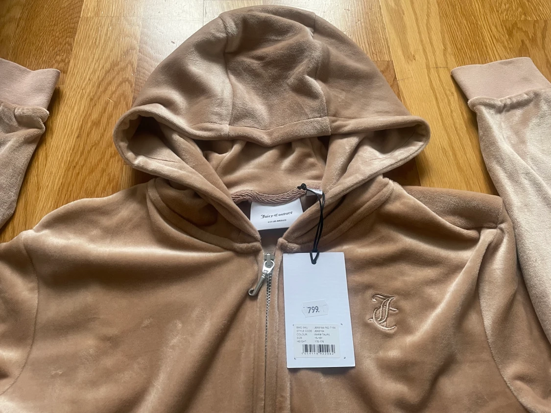 Helt nytt Juicy Couture set stl 170/176 (färg warm taupe) från kidsbrandstore  - 90