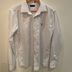 Gant skjorta  - Gant skjorta, storlek S funkar till M också 