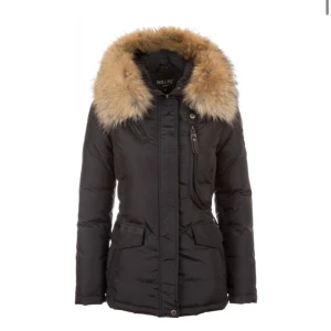 Livigno Hollies Jacka - Köpte denna jacka för ett tag sen använd mycket ny pris 4,495 pris kan diskuteras! Obs fraktas ej!