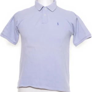 Ralph lauren piké  - Säljer en riktigt snygg Ralph lauren piké med en utstickande färg som gör den väldigt snygg. Skick 8/10  Frågor och dunder så är det bara att skriva🤝🏻