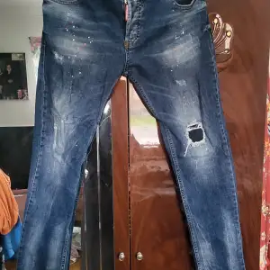  Et par Dsquared 2 jeans som nye  Str 34