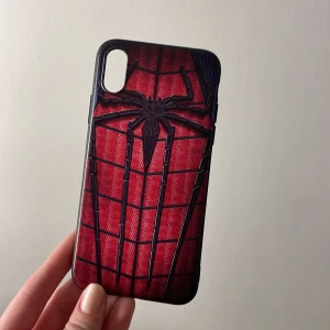 Spider-Man mobilskal - Säljer detta mobilskal med inga defekter förutom det som syns på bild tre (inget märkvärdigt) 💙