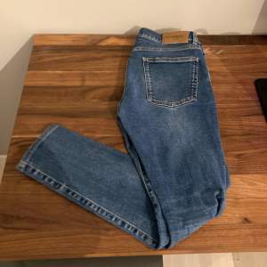 Hej, säljer dessa jätte fina j Lindberg jeans i slim fit model/passform! Frågor tar vi imot via chatten via plick! Tveka inte ny pris 1599kr! Steal!