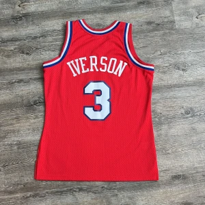 Allen Iverson jersey - Hardwood Classics 2002-03 AI 76ers jersey (nypris 1200kr) (Pris kan diskuteras)