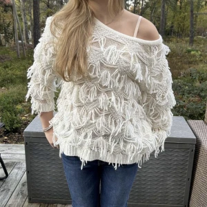 Stickad tröja med fransar! - Superfin stickad tröja med ”fransar”!!!🩵 