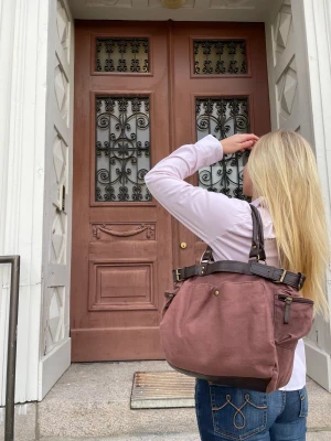 Uf - In och kika på mitt uf, @bellebag_uf på Instagram och här på Plick för att köpa fina unika väskor 🫶🫶🌟💕💛