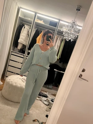 Mysigt set - Jättefint och gosigt set i mintgrön färg. Använd 1 gång