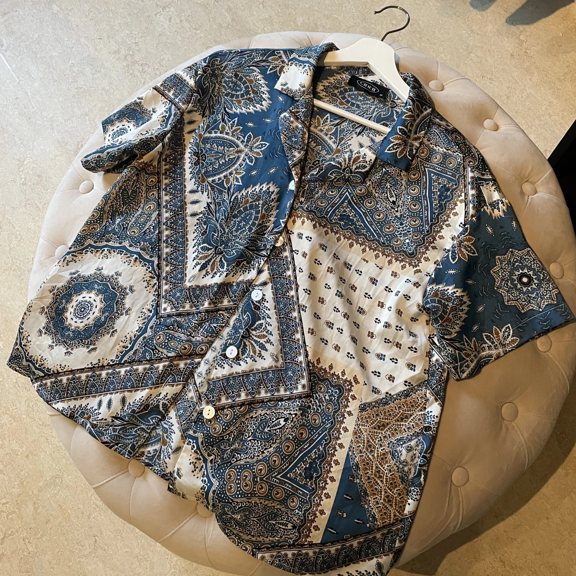 Mönstrad skjorta (M), 75 SEK