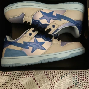 Bape skatesta - Ett par tvär feta Bape skatesta. Skick:10/10 lite defekter på lådan. Skriv gärna om ni har frågor