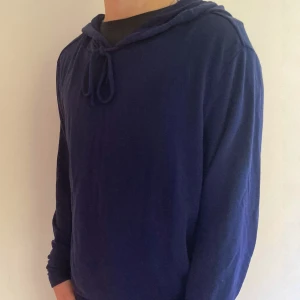 Ralph lauren hoodie - Säljer denna feta Ralph Lauren hoodien! Tröjan är i fint skick utan några defekter! Nypris: ca 700 Vårat pris: 350