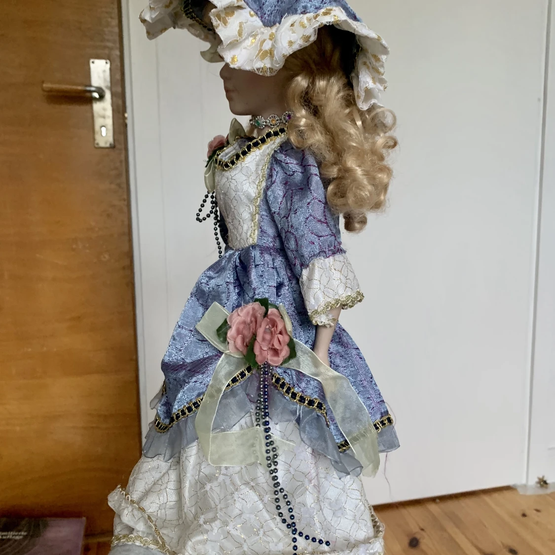 Porslinsdocka  - 23