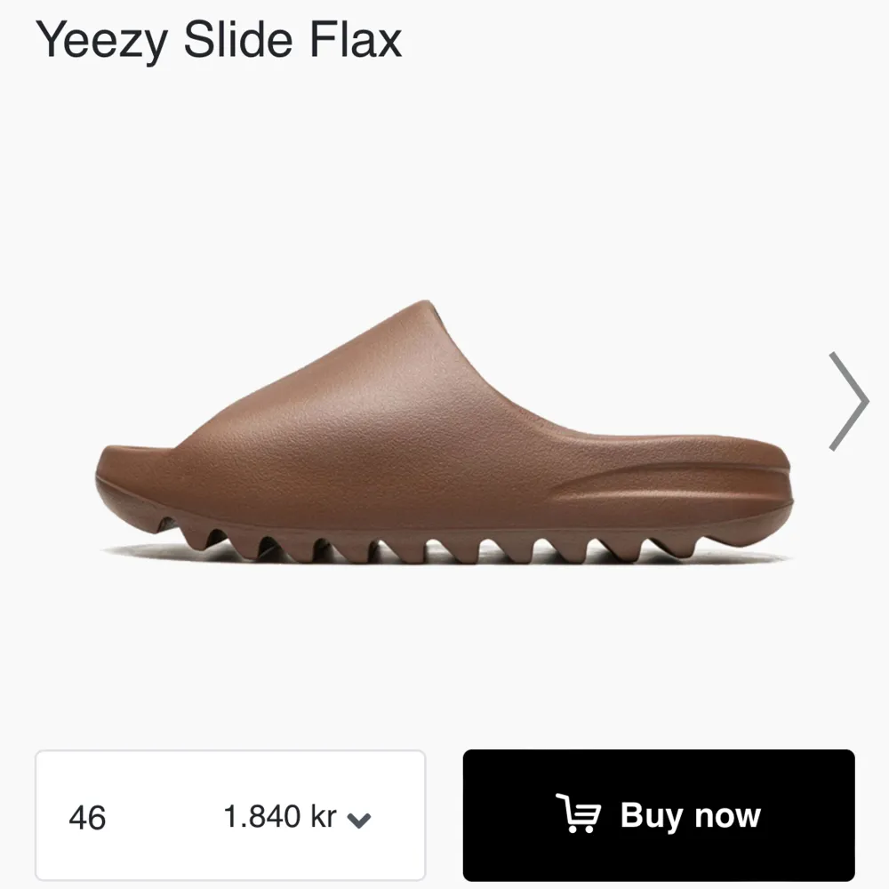 Yeezy slides flax  storlek 46  Vunna från SNS I restocks går dessa i denna storlek för 1800 skirv för bilder på skorna . Skor.