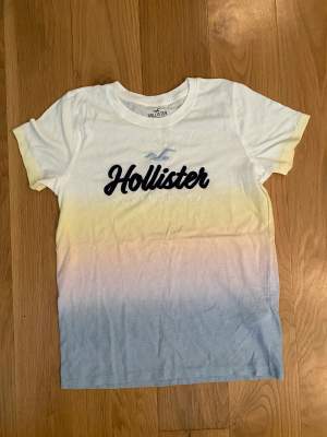  hollister shirt! very comfy and in perfect condition ✨🌈