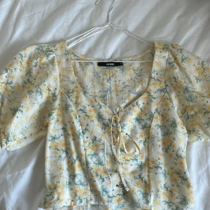 Tröja - Söt tröja från bikbok. Säljer den då den inte passar längre. 