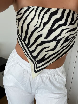 Topp med mönster - Aldrig använd, man kniter de bak i ryggen.