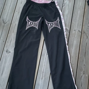 Byxor med tryck.  - Säljer mina byxor med tryck. St S.