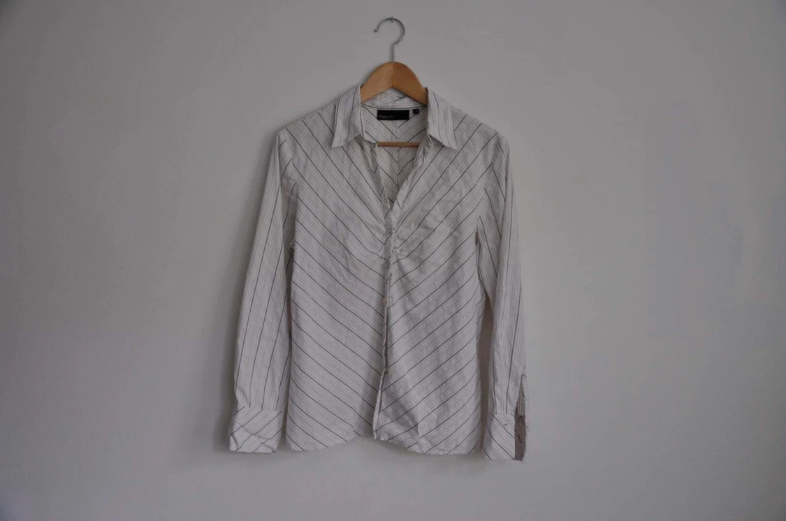 Ljus, mönstrad skjorta/blus