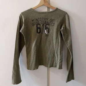 IKKS tröja  - Säljer min coola tröja från IKKS. Inga defekter. Skriv för fler bilder!🌷