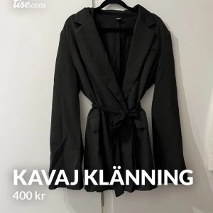 Klänning  - Klänning i storlek M men något liten i storleken. 