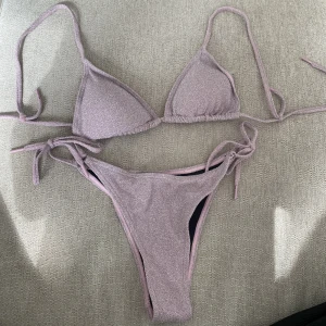 Bikini - Superfin glittrig bikini från MK Lifestyle. Storlek S i båda delar. Aldrig använda. Nypris 279 och 219kr. Säljer båda för 300kr