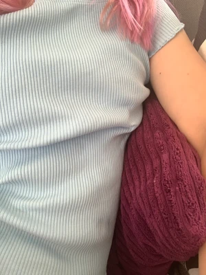 Tröja - Jag säljer denna blåa tröja för 25 kr💛💛💛