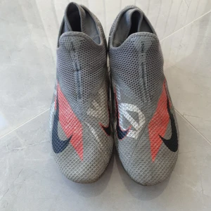 Nike fotboll skor  - Nike fresh fotbollsskor grå och bra kvalitet och helt nya