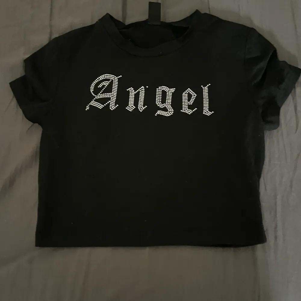 Topp med angel . T-shirts.