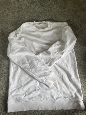 NA-KD Basic oversized - Vit oversized sweatshirt från NA-KD i fint skick.