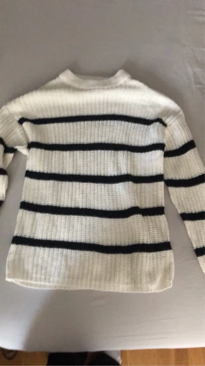 Randig tröja  - Säljer min randiga tröja från lager 157 för att den är lite stor
