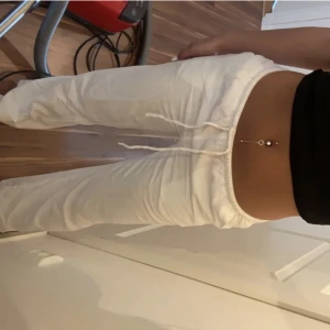 Linnebyxor  - Säljer mina helt nya linnebyxor från H&M som är lågmidjade i stl M men sitter som S❤️